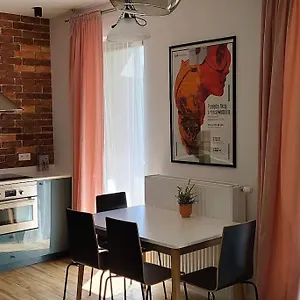 Apartament Lovely One-bedroom With Patio., Warszawa