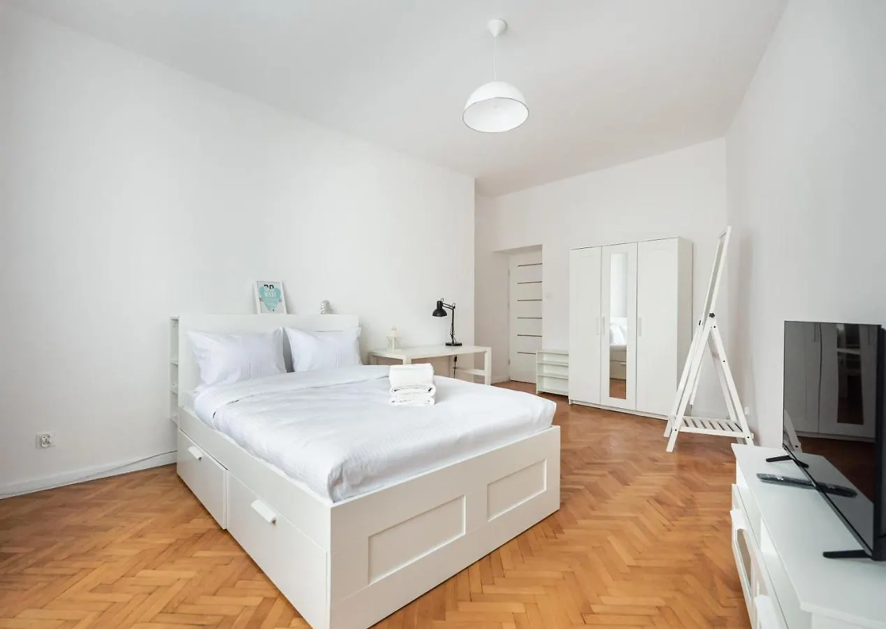 Old Town 5-Bedroom Apartment ワルシャワ